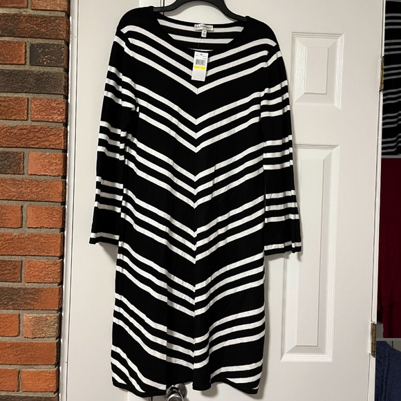 Neiman Marcus Dresses & Skirts - Neiman Marcus striped dress